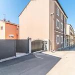 Apartment Piruzi